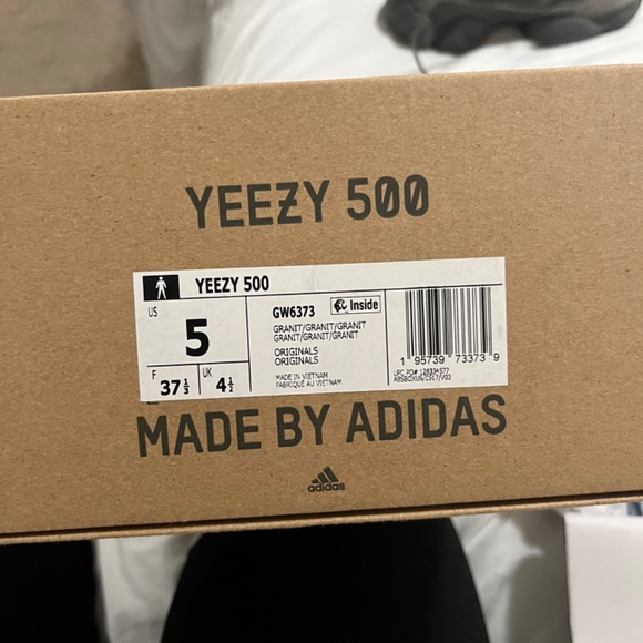 Yeezy 500 - Picture 2 of 4